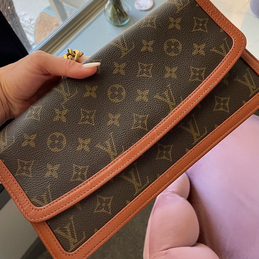 Authentic Louis vitton bag great condition